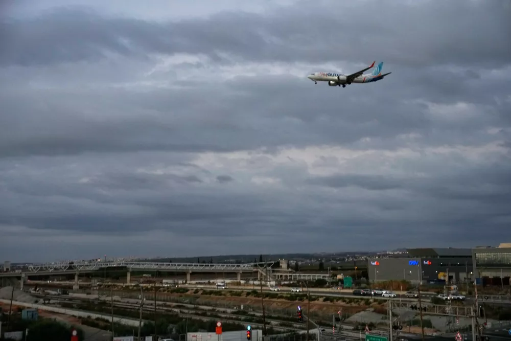 An FlyDubai plane carrying Israeli passengers who had earlier been aboard another FlyDubai aircraft that made an emergency landing in Saudi Arabia approaches Ben Gurion International Airport near Tel Aviv, Israel, Wednesday, Sept. 30, 2026. (AP Photo/Ohad Zwigenberg)