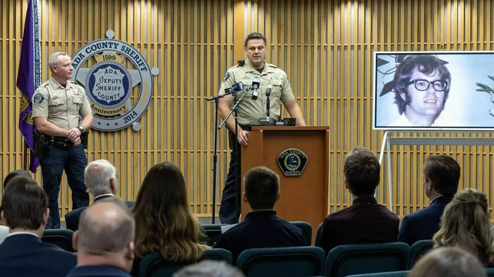 Ada County Sheriff's Office Cold Case Detective Tim Cooper speaks at a podium during a press conference at the Ada County Sheriff's Office in Boise, Idaho, on September 23, 2026. Cooper announced that his investigation, although not complete, had connected Mathew Betkouski to the 1982 Tylenol poisoning deaths; Betkouski was found dead in the 1980s at Sacred Heart Catholic Church in Boise and had been known only as the "Unknown Wanderer.",Image: 1137676338, License: Rights-managed, Restrictions: *** World Rights *** US Newspapers Out *** NO TV, VIDEO, FILM ***, Model Release: no / Foto: Profimedia