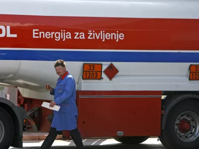 cisterna za prevoz goriva- PETROL d.d. - Petrolovo skladi&scaron;če goriv Zalog - Ka&scaron;elj, //FOTO: Bojan Velikonja