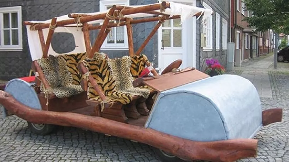 Tak flintmobile je na &scaron;asiji VW pola izdelal Sebastian Trager, ki pa vozila, čeprav voznega, ni mogel registrirati. / Foto: zajem zaslona / Foto: Zajem Zaslona