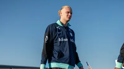 250321 Erling Braut Haaland of the Norwegian national football team arrives at Chisinau International Airport on March 21, 2025 in Chisinau.,Image: 1104047892, License: Rights-managed, Restrictions: Sweden, Norway, Finland and Denmark must be OUT, Model Release: no 