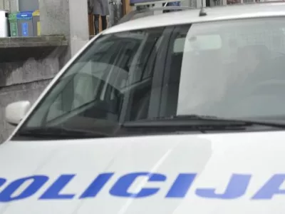  simbolična - ilustrativna fotografija NLB, afera, preiskave, preiskava, policija- &Scaron;martinska cesta 132 - Nova Ljubljanska banka - hi&scaron;na preiskava -   - hi&scaron;ne preiskave 2013 - kriminalistična preiskava domnevno spornega poslovanja NLB. - zaradi nepravilnosti pri odobravanju kreditov banka o&scaron;kodovana za tri milijone evrov   //FOTO: Tomaž Zajel&scaron;nik