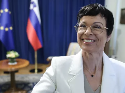 Marta Kos- 21.07.2025 - predsednik vlade Robert Golob bo sprejel evropsko komisarko za &scaron;iritev Marto Kos, s katero bosta govorila o predlogu Evropske komisije glede večletnega finančnega okvira EU 2028-2034, krepitvi konkurenčnosti ter stanju &scaron;iritvenega procesa EU//FOTO: Jaka Gasar / Foto: Jaka Gasar