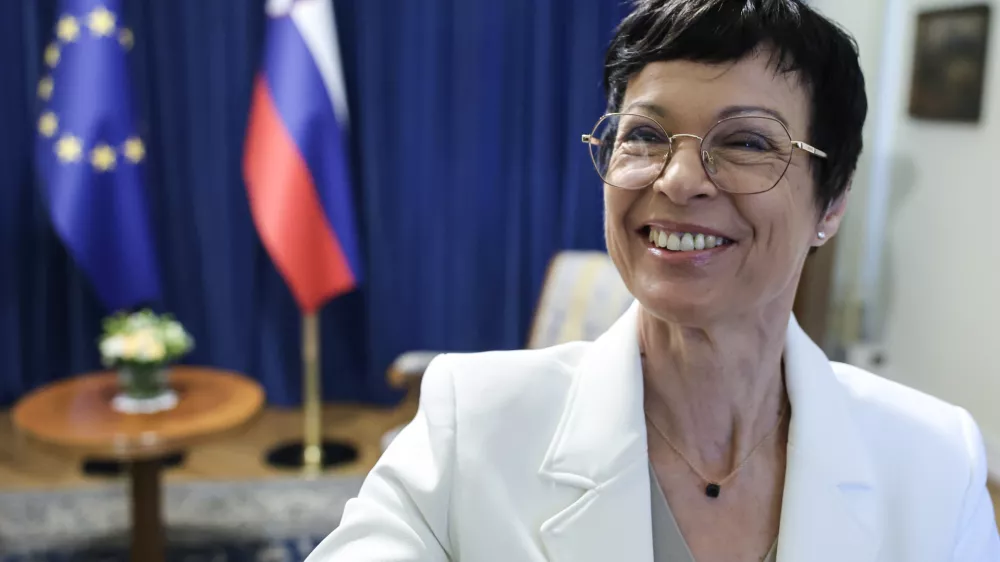 Marta Kos- 21.07.2025 - predsednik vlade Robert Golob bo sprejel evropsko komisarko za &scaron;iritev Marto Kos, s katero bosta govorila o predlogu Evropske komisije glede večletnega finančnega okvira EU 2028-2034, krepitvi konkurenčnosti ter stanju &scaron;iritvenega procesa EU//FOTO: Jaka Gasar / Foto: Jaka Gasar