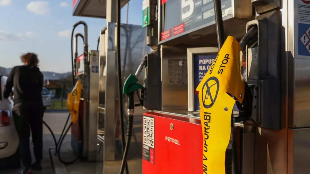 10.03.2026. - Pomanjkanje goriva v Sloveniji zaradi vojne na Bližnjem vzhodu. Črpalka Petrol Dobrova, pumpa za dizel. Foto: Bojan Velikonja