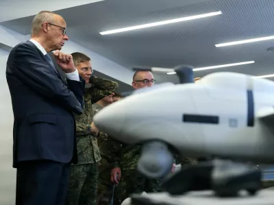 German Chancellor Friedrich Merz, Commander Lieutenant General Peter Mirow and Carsten Breuer, Inspector General of the Bundeswehr listen to the soldiers presenting the drones, as Merz visits the 1 German-Netherlands Corps (1GNC) in Muenster, Germany, October 1, 2026. REUTERS/Leon Kuegeler