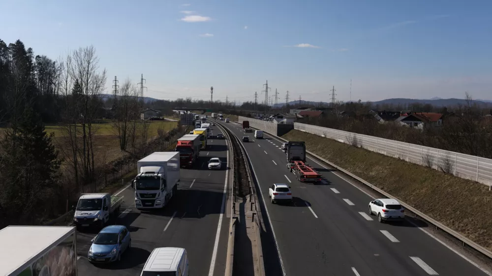 21.02.2024. DARS - &scaron;tajerska avtocesta - odsek Domžale pri izvozu za Sneberje. Foto: Bojan Velikonja