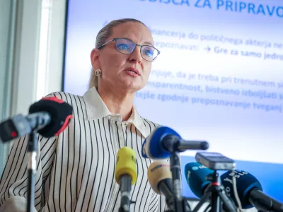 Ljubljana, KPK.Novinarska konferenca Komisije za preprecevanje korupcije (KPK), na kateri je senat komisije predstavil nova sistemska priporocila glede financiranja politicnih strank in volilnih kampanj.