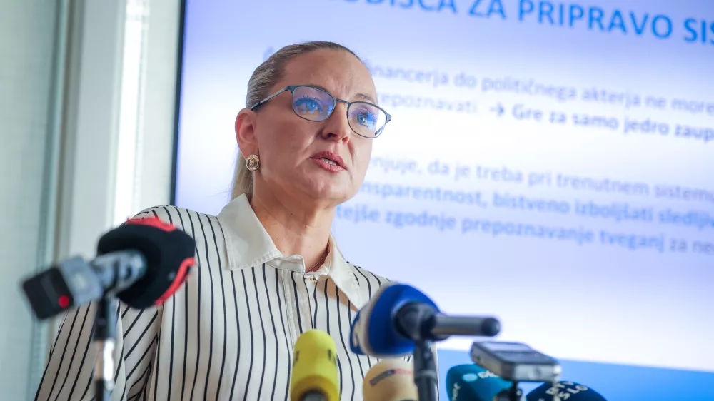 Ljubljana, KPK.Novinarska konferenca Komisije za preprecevanje korupcije (KPK), na kateri je senat komisije predstavil nova sistemska priporocila glede financiranja politicnih strank in volilnih kampanj.