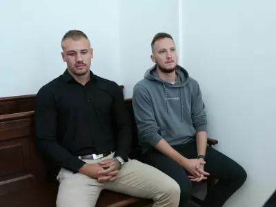 Jan Dovnik (levo), Tomi Brdnikobtoženi policisti smrt na Čopovi