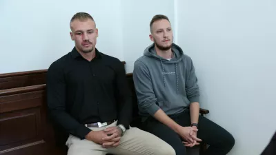 Jan Dovnik (levo), Tomi Brdnikobtoženi policisti smrt na Čopovi
