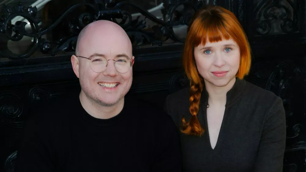 Holly Herndon in Mat Dryhurst, multidisciplinarna umetnika, Indigo