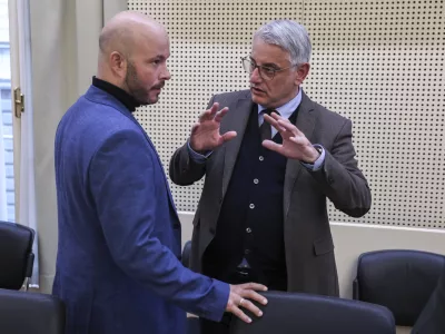 Matevž Frangež, Matjaž Han- 18.10.2024 - srečanje s predstavniki slovenske avtomobilske industrije. Srečanje je namenjeno analizi trenutnega stanja na globalnih trgih ter razpravi o izzivih, ki vplivajo na prihodnost avtomobilskega sektorja//FOTO: Jaka Gasar