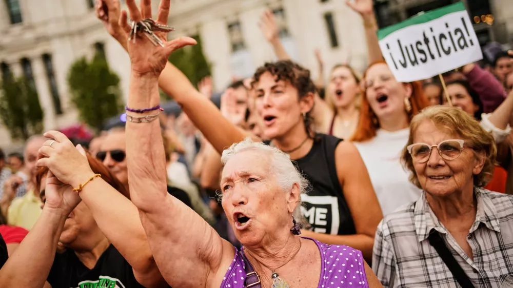 People demonstrate to demand stronger laws to protect renters in Madrid, Spain Saturday, Oct. 3, 2026. (AP Photo/Andrea Comas)