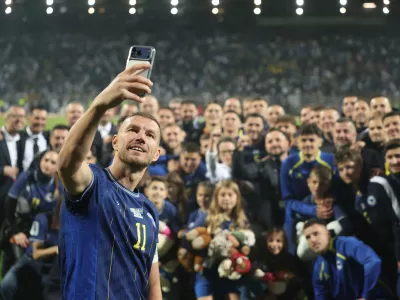 Bosnia's Edin Dzeko takes a selfie with his team after he played last international game in the Nations League soccer match between Bosnia and Herzegovina and Sweden in Zenica, Friday, Oct. 2, 2026. (AP Photo/Armin Durgut)