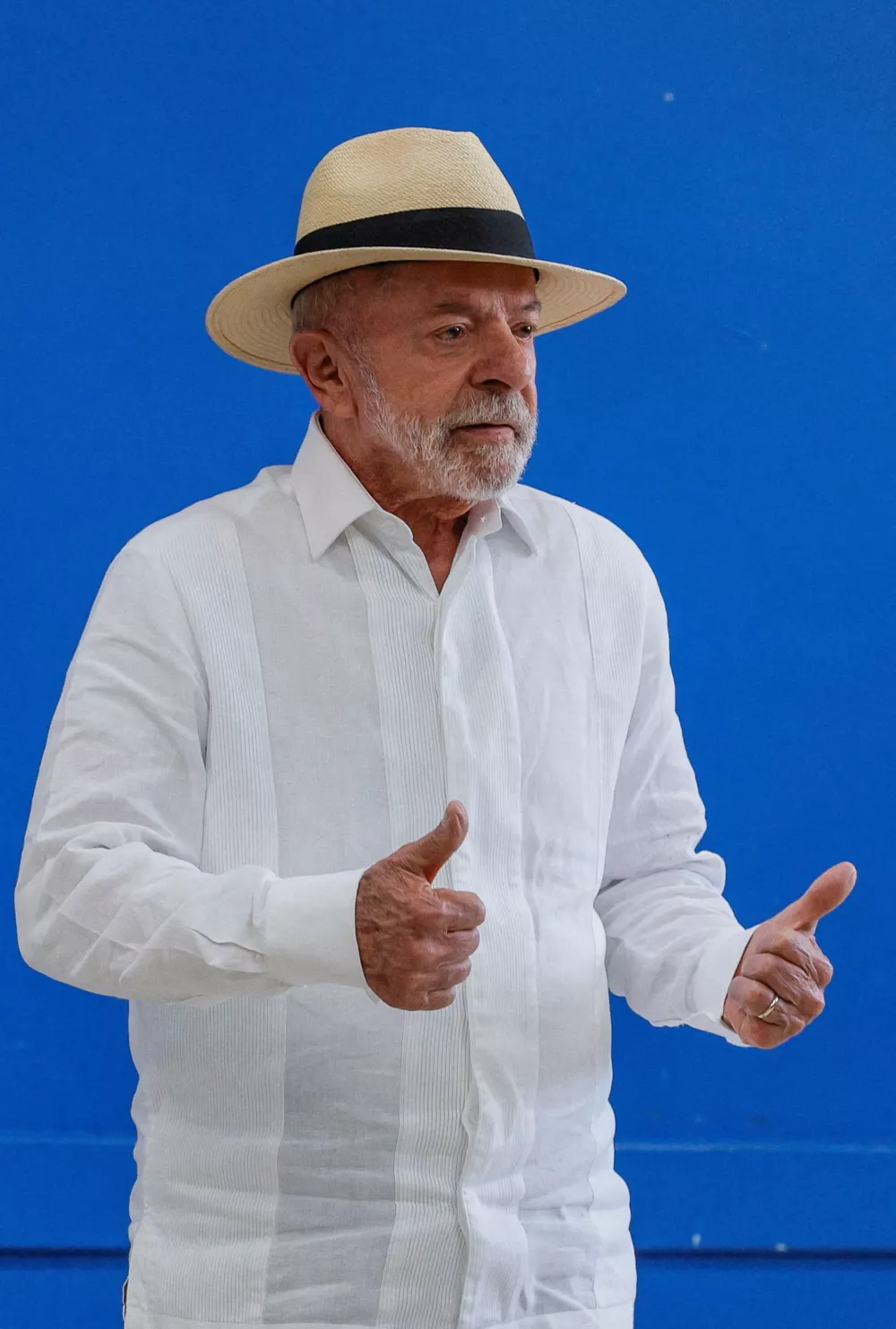 Brazilian President and Workers' Party (PT) candidate for re-election, Luiz Inacio Lula da Silva, gestures as he votes during the general election, in Sao Bernardo do Campo, Brazil October 4, 2026. REUTERS/Brian Snyder