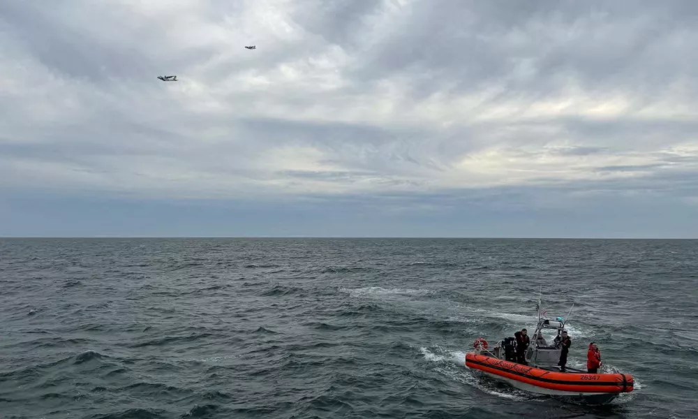 US Coast Guard members search for people after it found debris from a medical transport aircraft off the shore of Massachusetts' Nantucket island, US, October 3, 2026.  US Coast Guard/Handout via REUTERS  THIS IMAGE HAS BEEN SUPPLIED BY A THIRD PARTY. MANDATORY CREDIT.   TPX IMAGES OF THE DAY