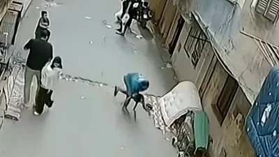 mo&scaron;ki ujel otroka, ki je padel z balkona