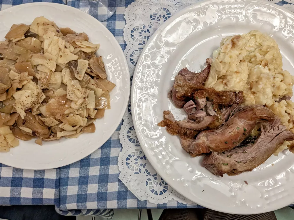 Puran s prilogo, Gostilnica Ficlek