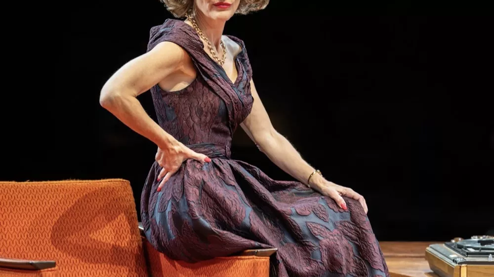 Gillian Anderson nastopa v predstavi Kdo se boji Virginie Woolf. F instagram Gillian Anderson