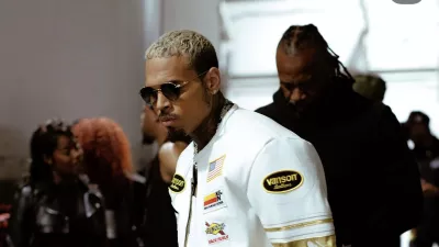 Chris Brown bo moral plačati skoraj 10 milijonov dolarjev od&scaron;kodnine. F instagram Chrisa Browna