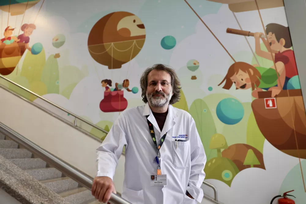 (VIDEO) Saprami&scaron;ka: 40 let že i&scaron;če le&scaron;nike, zdaj je na&scaron;la pot do bolnih otrok