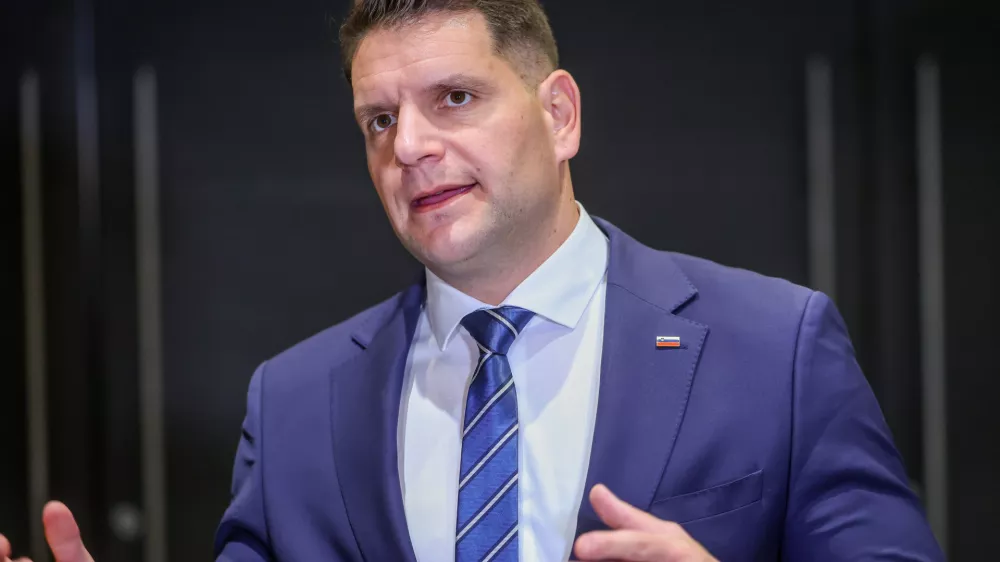 Ljubljana, DZ.Izjava predsednika drzavnega zbora Zorana Stevanovica pred sejo kolegija.