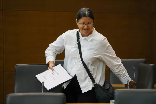 Katja Kokot resnica21.9.2026 - začetek redne seje DZ z glasovanjem o zahtevi skupine poslank in poslancev, Državni zbor redna sejaFoto: Luka Cjuha