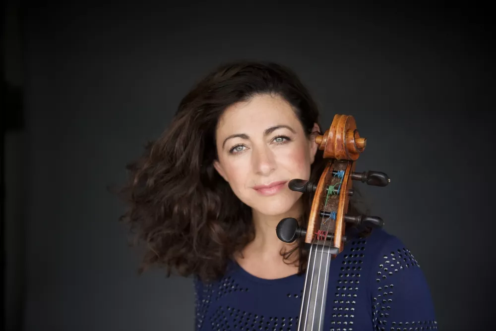 Mednarodno uveljavljena violončelistka Natalie Clein bo osrednja gostja Cellofesta Ljubljana 2026, pa tudi gostja srebrnega abonmaja Cankarjevega doma. F Neda Navaee
