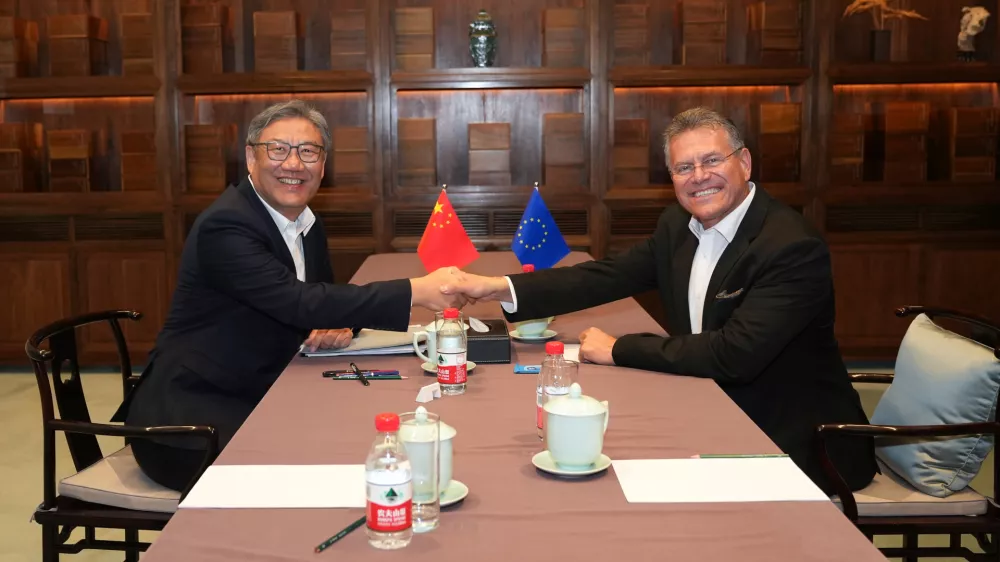 European Commissioner for Trade and Economic Security Maros Sefcovic and Chinese Minister of Commerce Wang Wentao shake hands before a bilateral meeting at the Forbidden City in Beijing, China, on 8 October 2026. The meeting is part of Maros Sefcovic s official visit to China focused on trade, economic security, and interinstitutional transparency.L European Commissaire au commerce et a la securite economique Maros Sefcovic et le ministre chinois du commerce Wang Wentao se serrent la main avant une reunion bilaterale a la Cite Interdite a Beijing, en Chine, le 8 octobre 2026. La reunion fait partie de la visite officielle de Maros Sefcovic en Chine, axee sur le commerce, la securite economique et la transparence interinstitutionnelle.