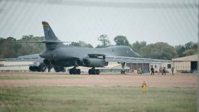 bombnik B1 na letališču