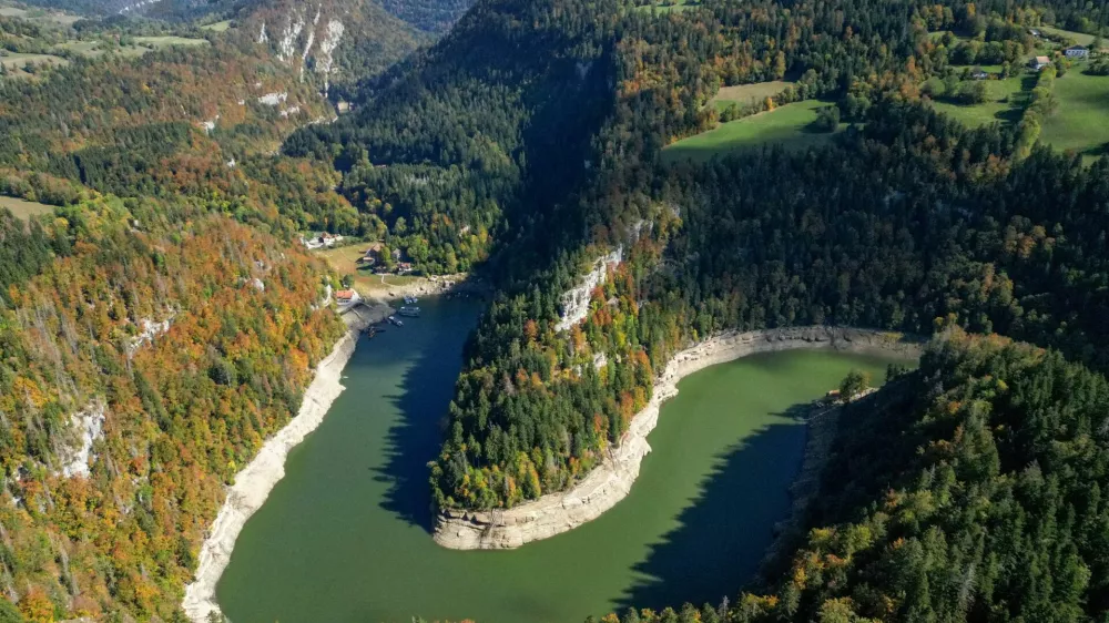 A drone view shows cruise boats at the Saut du Doubs on an autumn day, amid drought conditions on the Doubs River and Lac des Brenets, near Villers-le-Lac, France October 2, 2026. REUTERS/Denis Balibouse REFILE - CORRECTING YEAR FROM "026" TO "2026".