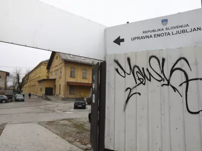 Upravne enote: dalj&scaron;e uradne ure, čeprav so že tako obremenjeni