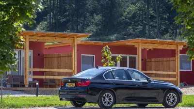 mobilne hi&scaron;ke  ﻿- 09.08.2019 &ndash; Spodnje Pirniče 56 v Ljubljani - Apartmajsko naselje Village Lipa na zemlji&scaron;ču nekdanje diskoteke Lipa - kamp z mobilnimi hi&scaron;kami družine Zava&scaron;nik //FOTO: Matjaž Ru&scaron;t