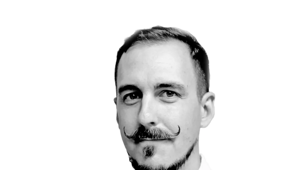 - 08.08.2019 - Aljaž Potocnik - novinar Dnevnik//FOTO: Luka Cjuha.------crno bela, za komentarjev tekoce in permanent !!!