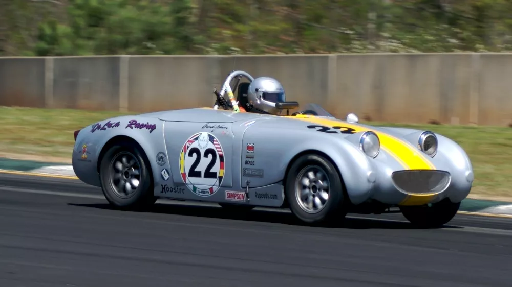 Predelani austin-healey za na dirkali&scaron;če.