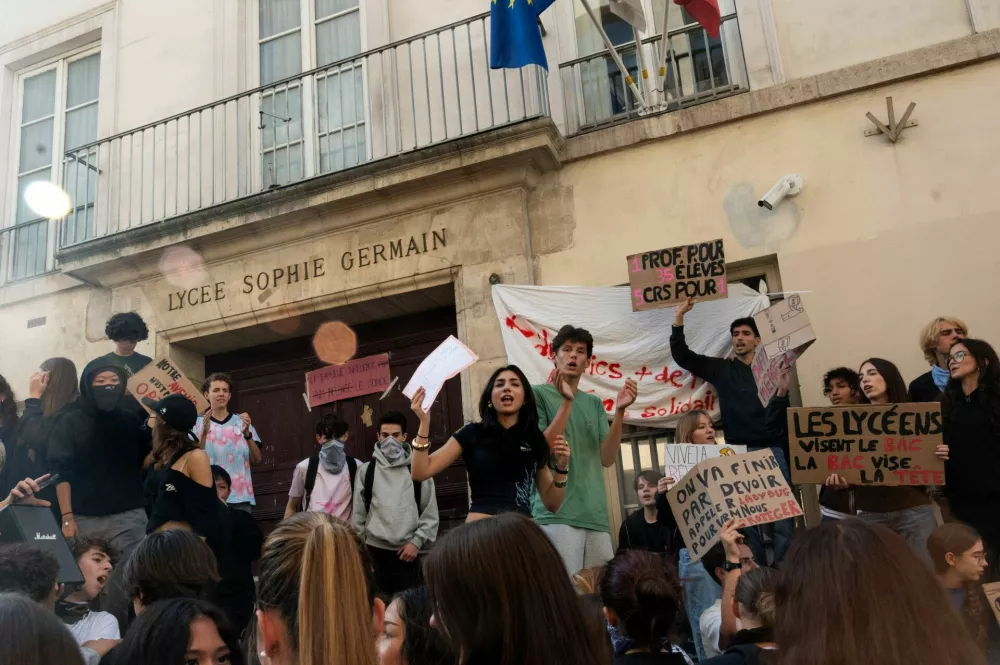 French high school students gather outside the Lycee Sophie Germain high school as part of nationwide protests voicing anger over overcrowded classrooms, teacher shortages, and dilapidated school buildings, which students blame on years of underinvestment, in Paris, France, October 5, 2026. REUTERS/Eric Baradat