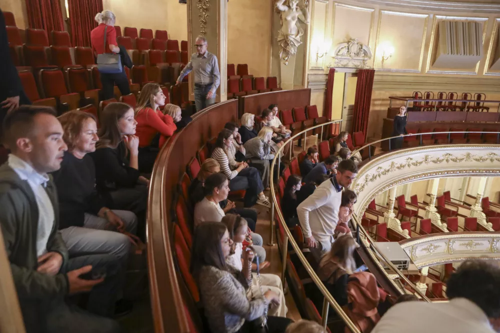 Preden se odgrne zastor: tako v zakulisju nastaja nova Pepelka