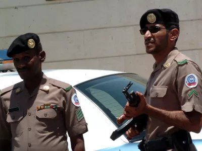Saudi policemen stand guard in the area where a militant was killed in Riyadh July 3, 2005. A senior al Qaeda militant was killed in clashes between Saudi police and wanted suspects in the capital Riyadh on Sunday. REUTERS/Sultan al Fahed ZH/TW