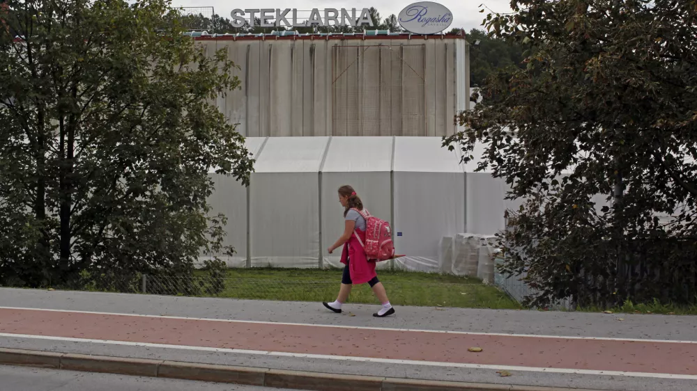 Steklarna Roga&scaron;ka zanika verižno odpu&scaron;čanje, primer preiskuje in&scaron;pektorat