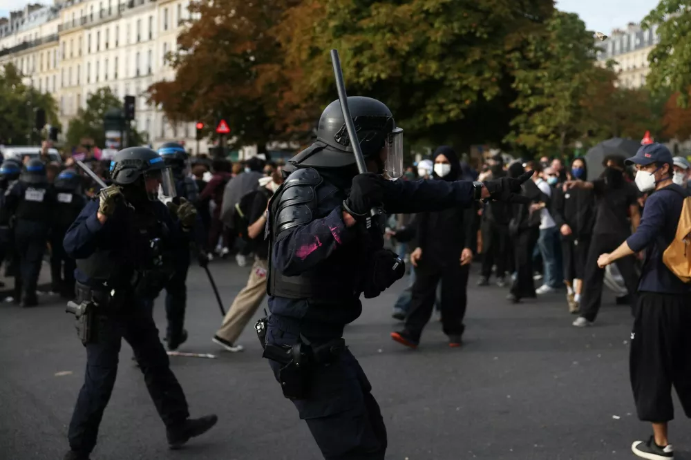 French CRS riot police raise batons towards protesters amid clashes at the Place de la Nation during a demonstration by high school and university students, supported by teachers' union and school parents, in Paris as part of a nationwide day of protests and blockades, voicing anger over overcrowded classrooms, teacher shortages and dilapidated school buildings, which students blame on years of underinvestment, France, October 6, 2026. REUTERS/Abdul Saboor