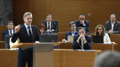 Predsednik vlade Rober Golob in Minister za finance Klemen Bo&scaron;tjančič6.10.2025 - izredna seja DZ, na kateri bodo predstavili proračunski memorandum 2026-2027, predlog sprememb proračuna RS za leto 2026 in predlog proračuna RS za leto 2027; DZ,Foto: Luka Cjuha