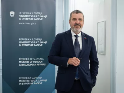 Ljubljana, MZEZ.Minister za zunanje in evropske zadeve Tone Kajzer je vodil prvo zasedanje strateskega sveta v svojem mandatu, na katerem so razpravljali o prenovi zunanjepoliticne strategije Slovenije.