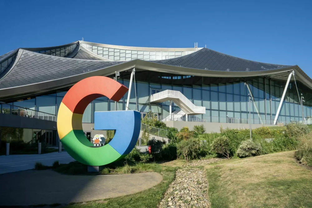 Mountain View, CA, USA - Nov 24, 2023: Exterior view of Google's new Bay View campus, an all-electric campus totaling 1.1 million square at its headquarters in Mountain View, California. / Foto: Hapabapa