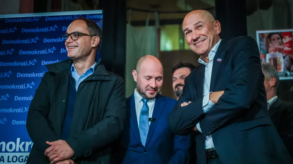 Ljubljana, Opera bar.Predstavniki strank SDS, NSi, SLS in Fokus ter Demokrati v pricakovanju rezultatov zakonodajnega referenduma o noveli zakona o parlamentarni preiskavi ter treh posvetovalnih referendumov.Predsednik Demokratov Anze Logar, predsednik NSi Jernej Vrtovec in predsednik SDS Janez Jansa. / Foto: Daniel Novakovic/sta