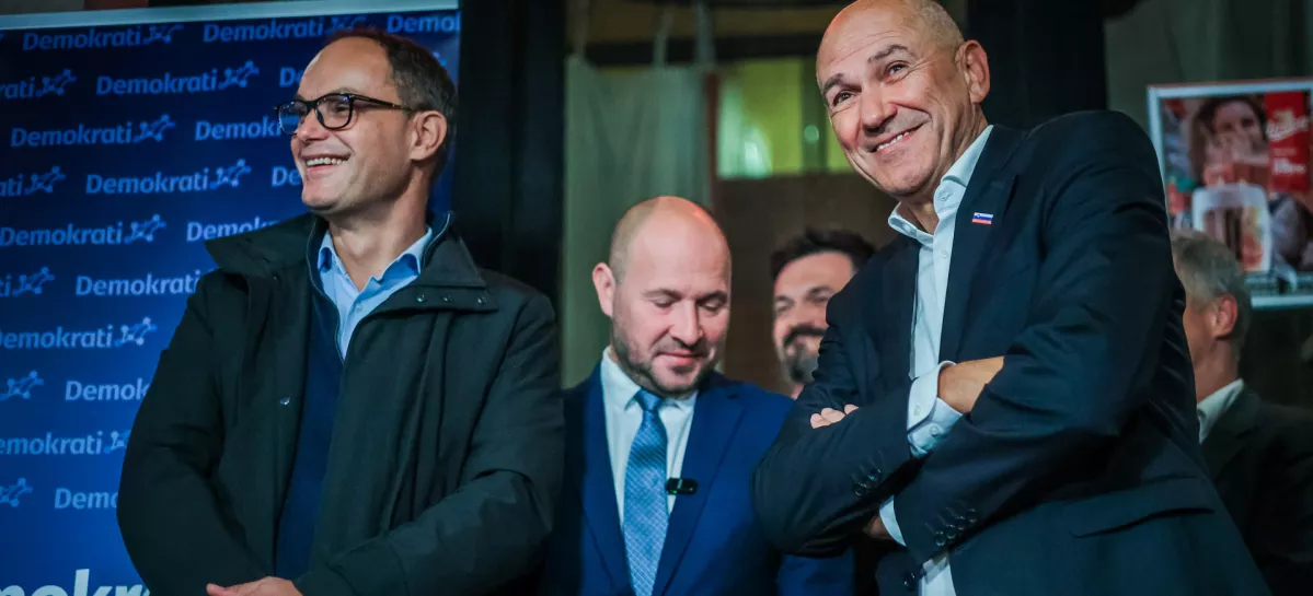 Ljubljana, Opera bar.Predstavniki strank SDS, NSi, SLS in Fokus ter Demokrati v pricakovanju rezultatov zakonodajnega referenduma o noveli zakona o parlamentarni preiskavi ter treh posvetovalnih referendumov.Predsednik Demokratov Anze Logar, predsednik NSi Jernej Vrtovec in predsednik SDS Janez Jansa. / Foto: Daniel Novakovic/sta