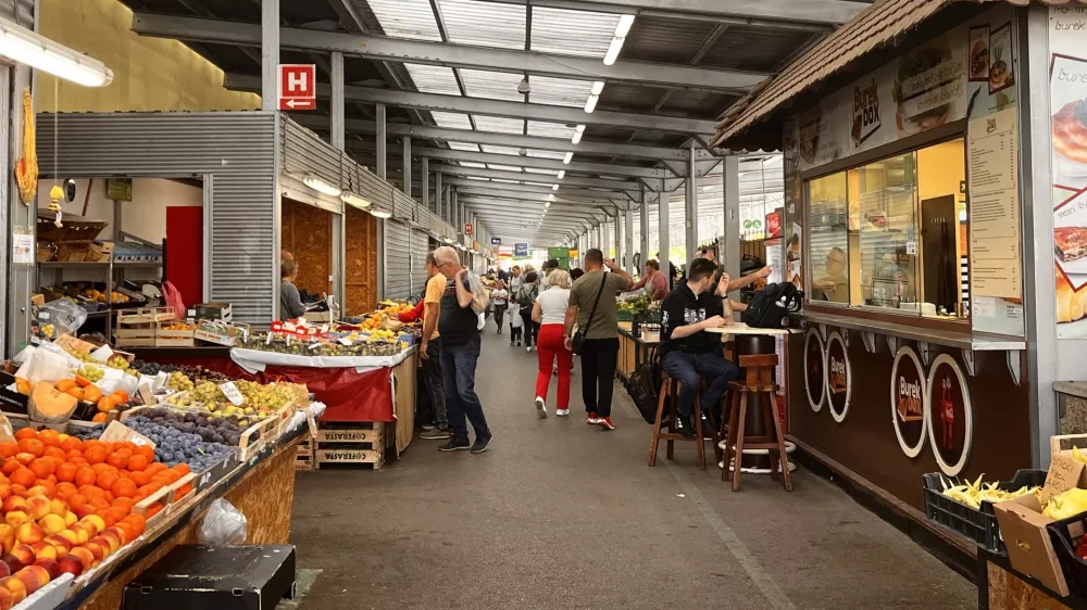 Obiskovalci tržnice BTC City v Ljubljani, 3. 10. 2026. 