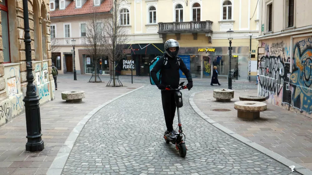 Električni skiroji vedno bolj priljubljeni med roparji in tatovi