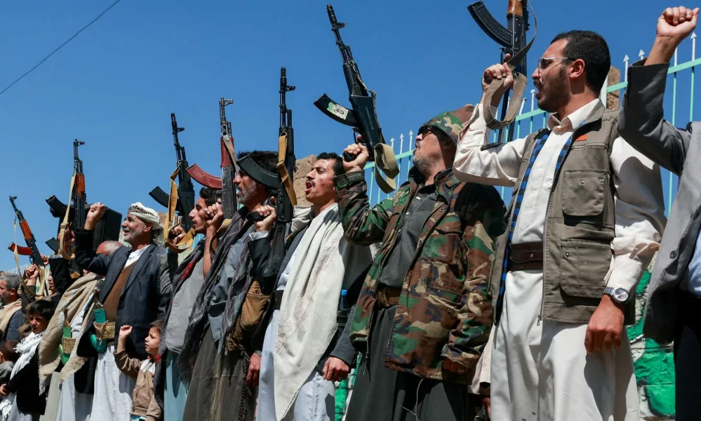 Houthi supporters carry weapons as they gather in solidarity with the movement as fighting intensifies across several fronts, in Sanaa, Yemen, October 7, 2026. REUTERS/Mohammed al-Mahdi