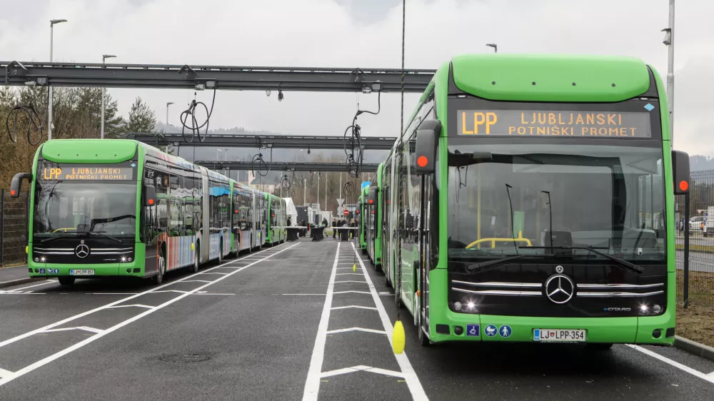 10.2.2026 - odprtje polnilnega parka za alternativna goriva, v katerem bo poleg polnilnic za avtobuse na električni pogon urejena tudi prva javna polnilnica za vozila na vodikov pogon v Sloveniji, dogodka se bo udeležil tudi ljubljanski župan Zoran JankovićFoto: Luka Cjuha